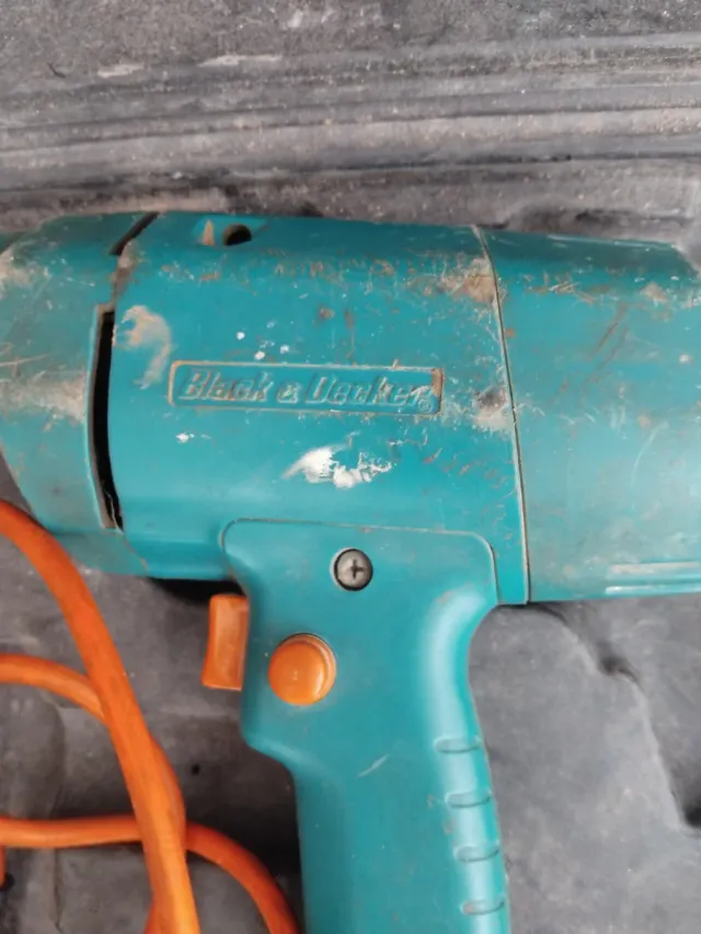 Taladro eléctrico con maletín