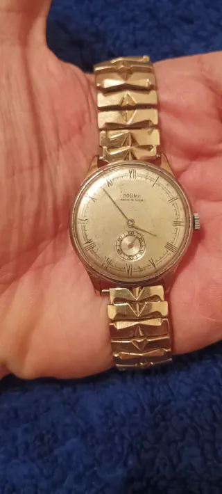 Reloj Dogma Dorado y Plateado