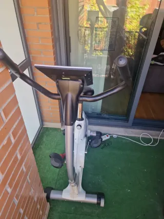 Bicicleta Estática Treo Fitness