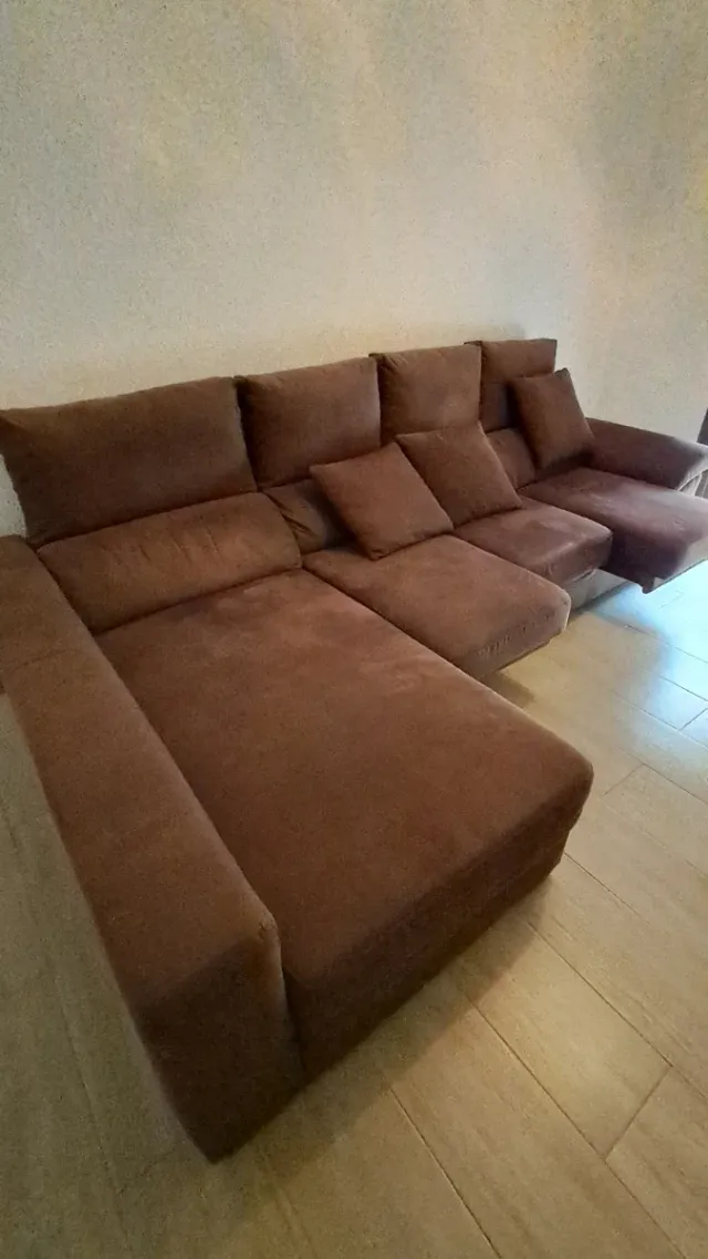 Sofá chaiselongue 4 plazas marrón