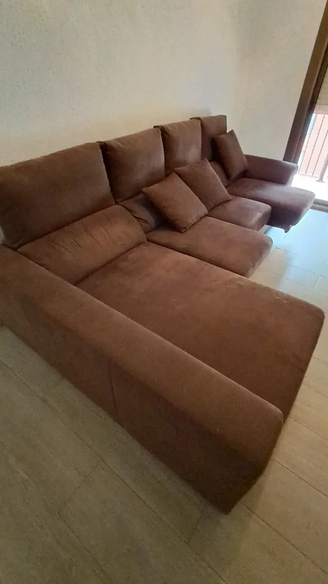 Sofá chaiselongue 4 plazas marrón