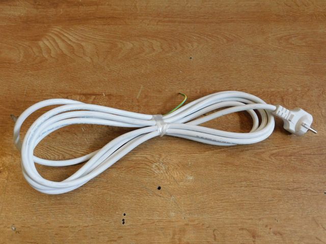 Cable eléctrico 4m 3G x 1.5mm enchufe a bornes