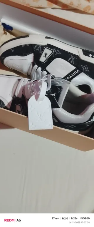 Zapatillas Louis Vuitton Negras y Blancas