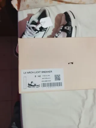 Zapatillas Louis Vuitton Negras y Blancas