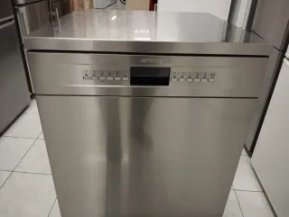 LAVAVAJILLA MARCA SMEG
