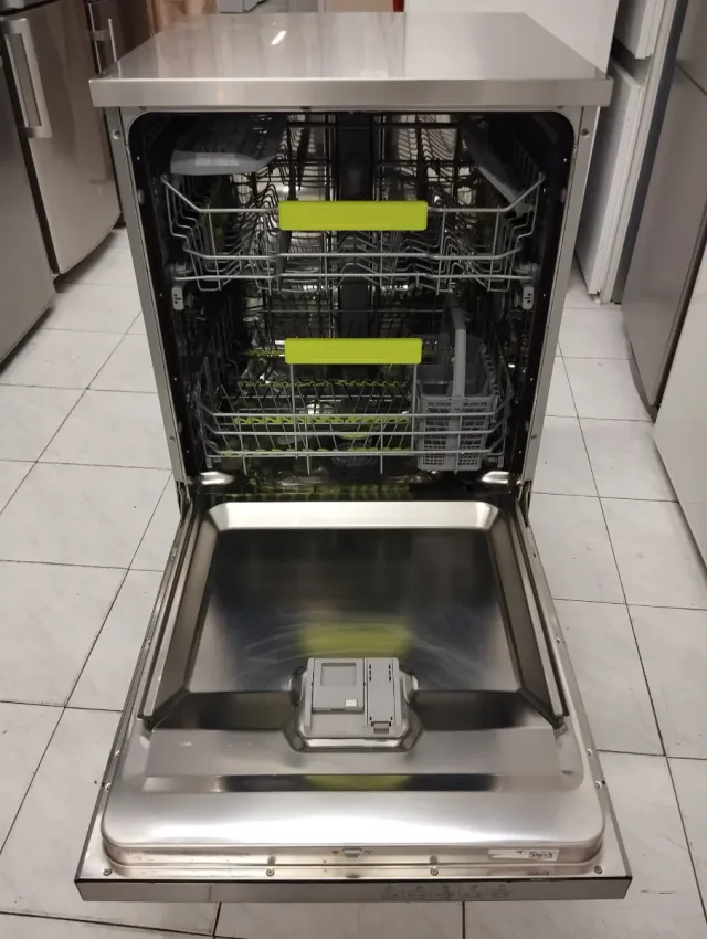 LAVAVAJILLA MARCA SMEG