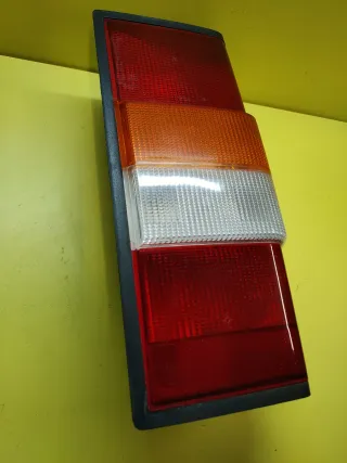 PILOTO TRASERO DERECHO NISSAN TRADE