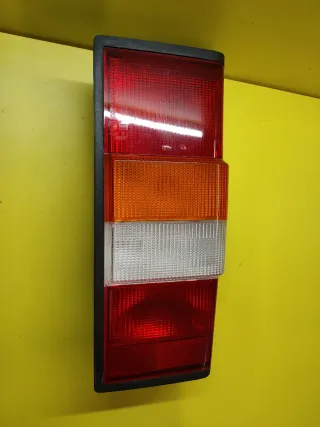 PILOTO TRASERO DERECHO NISSAN TRADE