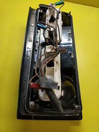 PILOTO TRASERO DERECHO NISSAN TRADE