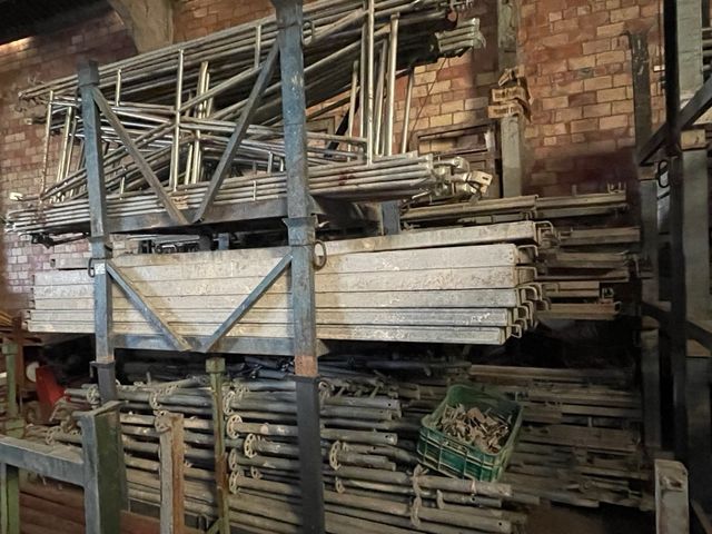 Andamio y sistema de montaje