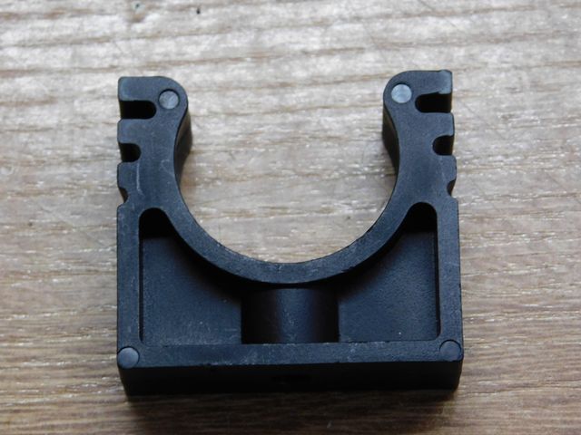 Abrazadera para tubería 25ø