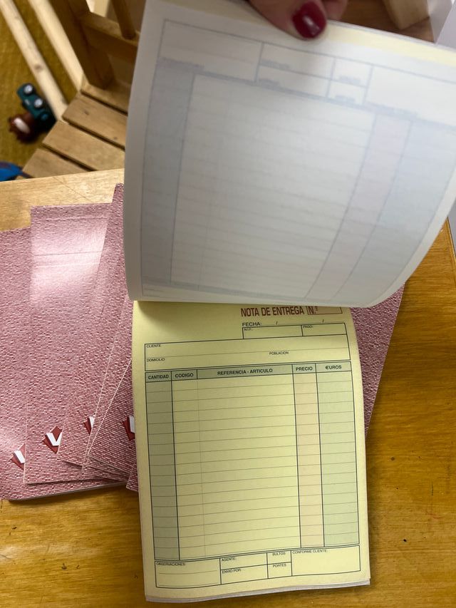 Talonarios de notas de entrega autocopiantes