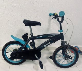 Bicicleta infantil azul y negra