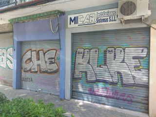 Local comercial en venta en Ambroz en Madrid