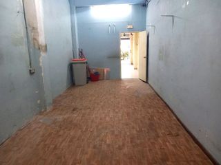 Local comercial en venta en Ambroz en Madrid