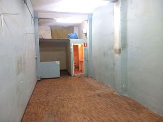 Local comercial en venta en Ambroz en Madrid