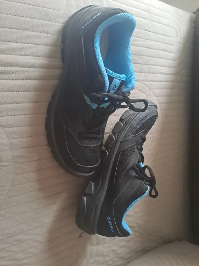 Zapatillas deportivas Quechua negras y azules