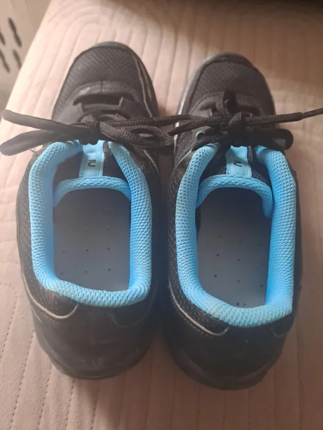 Zapatillas deportivas Quechua negras y azules