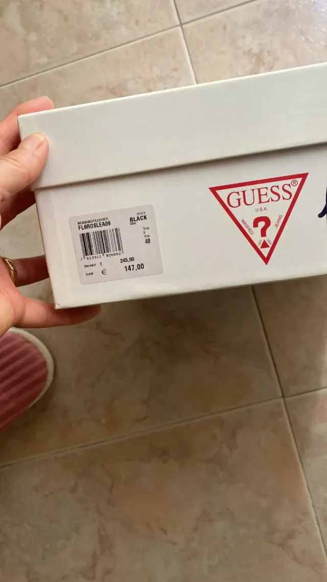 Stivaletti NUOVI Guess neri con ricami rosa