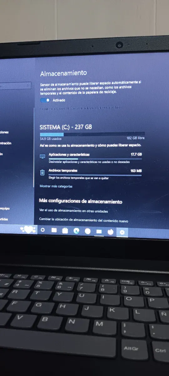 Portátil Lenovo V145-15AST 81MT