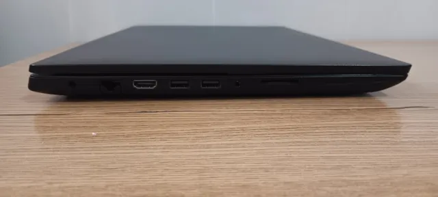 Portátil Lenovo V145-15AST 81MT