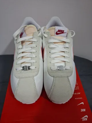 Nike Cortez TXT Blancas y Rojas
