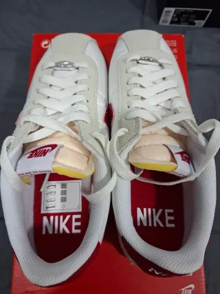 Nike Cortez TXT Blancas y Rojas