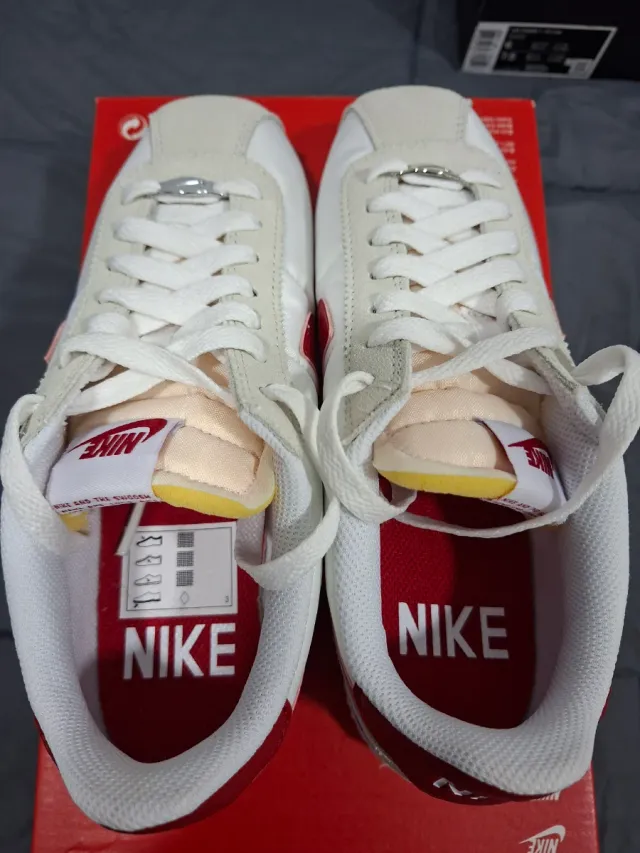 Nike Cortez TXT Blancas y Rojas