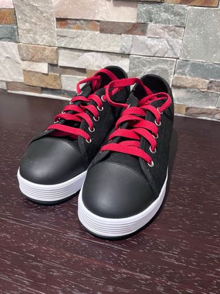 Zapatillas con ruedas niño negras