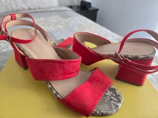 Sandalias tacón bajo rojas talla 38