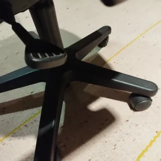 Silla de oficina ergonómica negra