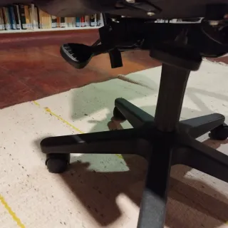 Silla de oficina ergonómica negra