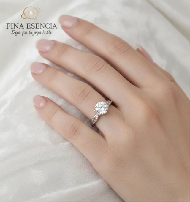 ANILLO ELEGANTE DE PLATA DE LEY 925.