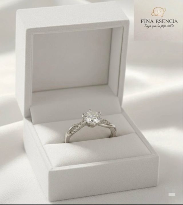 ANILLO ELEGANTE DE PLATA DE LEY 925.