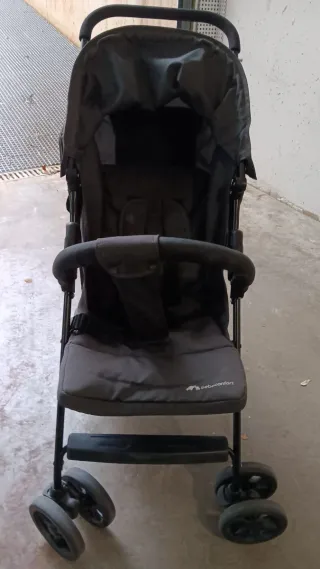 Silla de paseo negra plegable