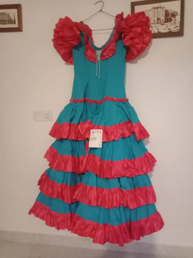 Traje de flamenca volantes rosa y turquesa