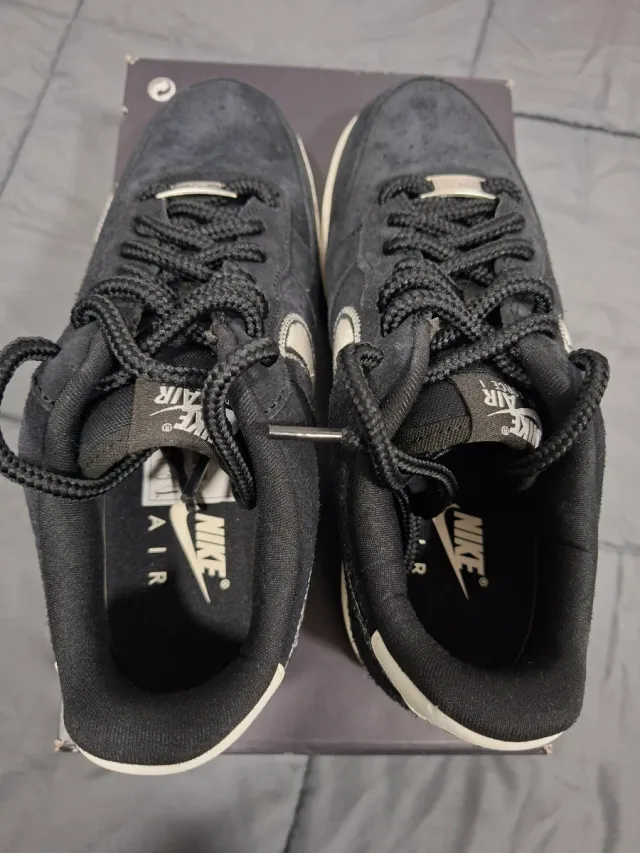 Nike Air Force 1 '07 LV8 Negro/Plata