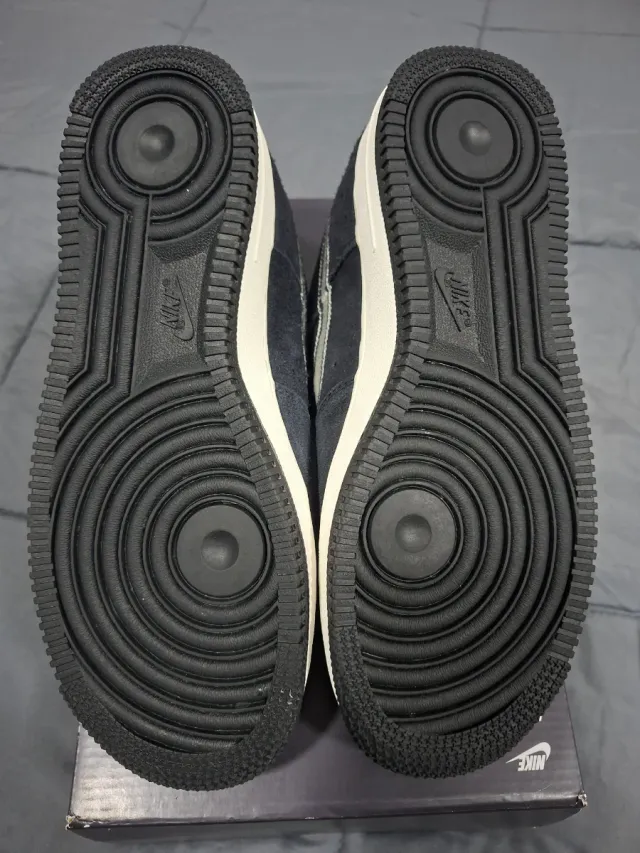 Nike Air Force 1 '07 LV8 Negro/Plata