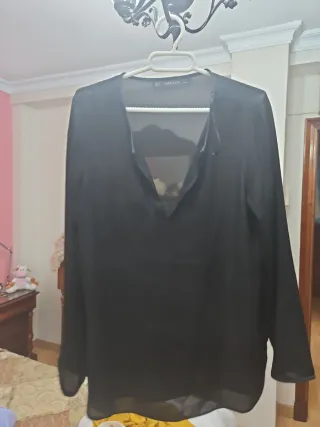 Lote de 2 camisas , una rebeca, top rojo  y collar