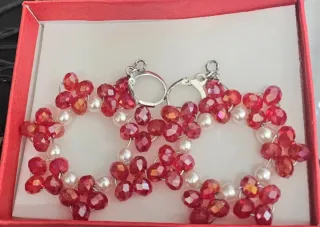 Orecchini fiore perle e cristalli rossi