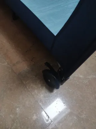 Cuna de viaje azul y gris