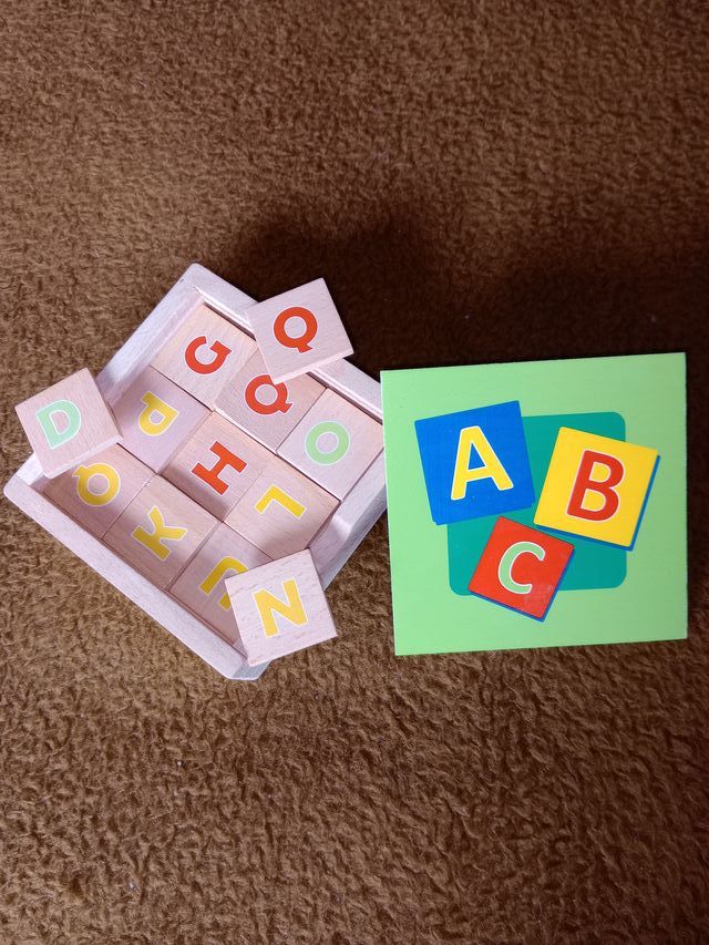 Abecedario de madera con caja