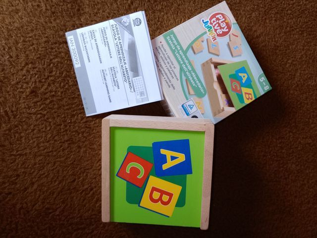 Abecedario de madera con caja
