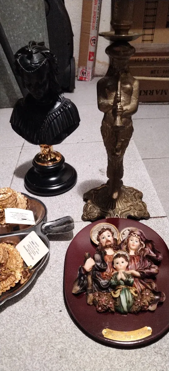Lote Adornos Antiguos: Figura, Portavelas, Cuenco
