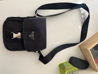 Riñonera Prada Negra