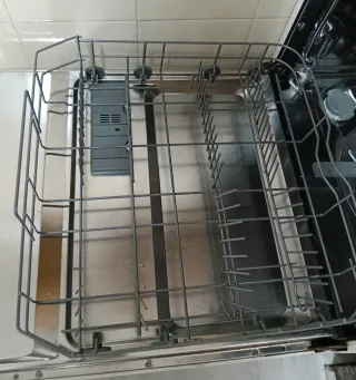 Cesto superior para lavavajillas Electrolux.