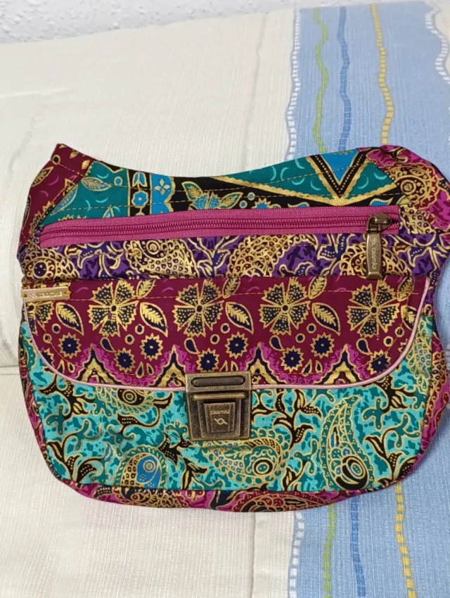 Riñonera Caomka y monedero multicolor