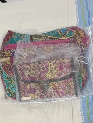 Riñonera Caomka y monedero multicolor