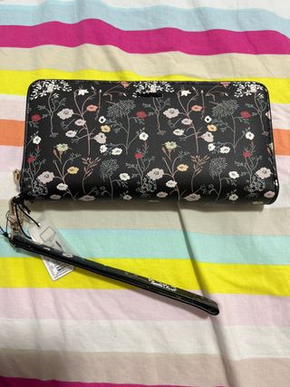 Cartera de mujer con estampado floral