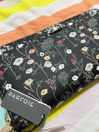 Cartera de mujer con estampado floral